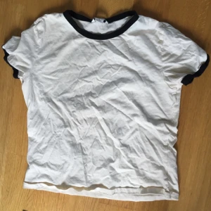  - T-shirt från Monki