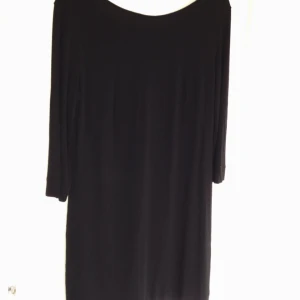  - Mango klänning, svart
Storlek L (liten i storlek, passar som M)
100:-