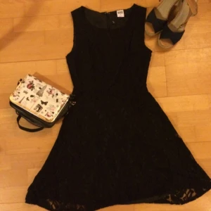  - Söt klänning😍Använd en gång.