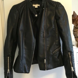  - Knappt använd skinnjacka. Passar XS och en liten S 💎🌸 