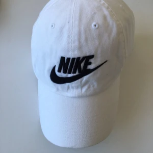  - Ny keps från Nike, vit med svart text!!😀✨🙀💖💖