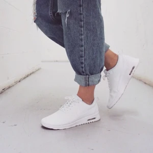  - Nike air thea, helt nya!! Storlek 40, men väldigt små i storleken så passar 39. 800kr! Dma för fler bilder. 