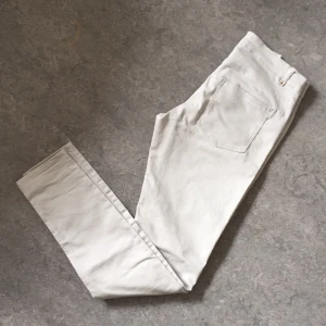  - Beige byxor H&M oanvänd
Finns i hässelby