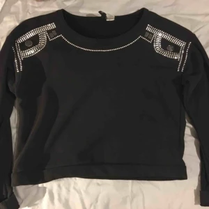  - Svart kortare modell med pärlor!