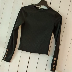  - Croppad tröja i STL xs, aldrig använd 