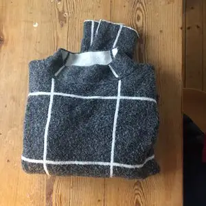 Snygg varm stickad tröja, köpt i London! ( Ej stickig ) 