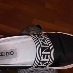  - Äkta kenzo Paris skor. Väldigt sparsamt använda. 