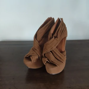  - Klackskor från Nelly. 