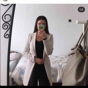  - Säljer min becha kappa från H&M , jätte fint skick, knappt använd 