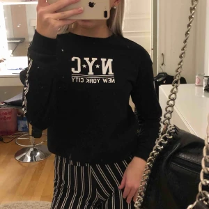  - Jättesnygg tröja ifrån h&m. Är inte används så mycket så är i mycket fint skick. Köpare står för frakt.