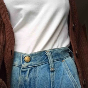  - sjukt snygga jeans köpta på beyond retro men märket är wrangler. de har snygga sömmar som gör jeansen lite unika. har blivit för små för mig så säljer dom vidare. skriv om du har några frågor eller vill ha fler bilder 