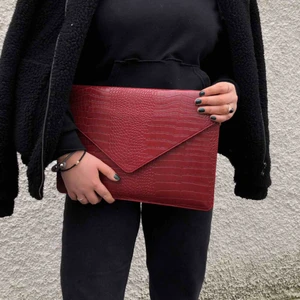  - Hej! Jag driver med några av mina kompisar ett UF-företag där vi säljer dessa snygga datofodral😁🤩 Är du intresserad kan du följa vår instagram: @weeklyaccessoriesuf