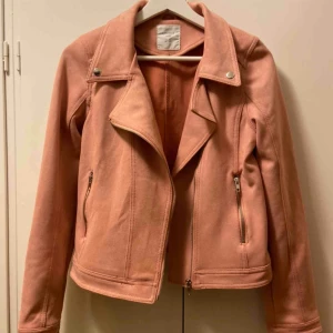  - Lindex Oanvänd Storlek 170 passar S-M