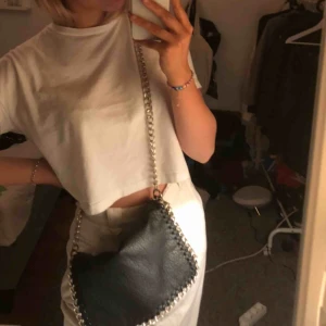  - En väska från scorett  den är i ett bra skick. Säljer eftersom dom inte är min stil längre. Köparen står för frakten. 🧡