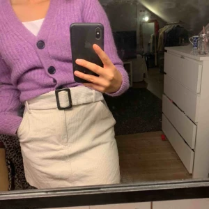  - Säljer min superfina kjol från Zara💕❣️Säljer pga att jag har alldeles för mycket liknande kjolar.  Kan mötas upp samt frakta🥰