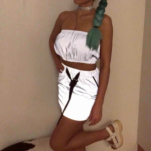  - Nytt/oanvänt reflex set ⚠️ (kjol + top) | passar en size xs-s, små i storleken. Resårband vid midjan men materialet är stelt | Frakt tillkommer 💌