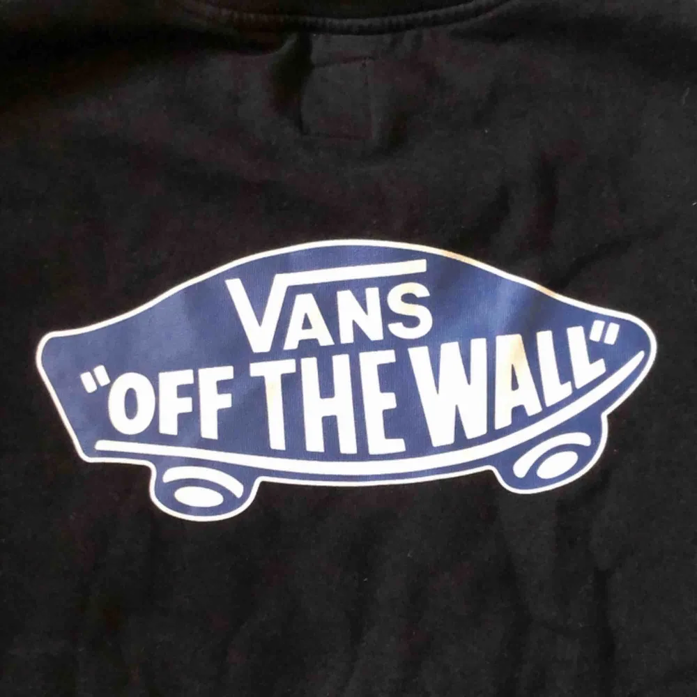 Mysig Vans sweatshirts. Perfekt skick men används inte ):  Original pris: 400kr (Köparen står för frakten)💐. Tröjor & Koftor.