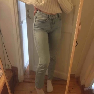  - Supersnygga ljusblå jeans från bik bok. 