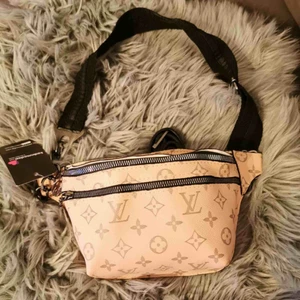  - helt ny väska väldlig bra kvalitet  magväska