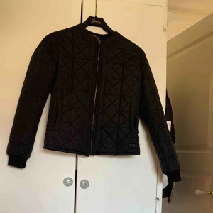  - Jacka från Lee i storlek S