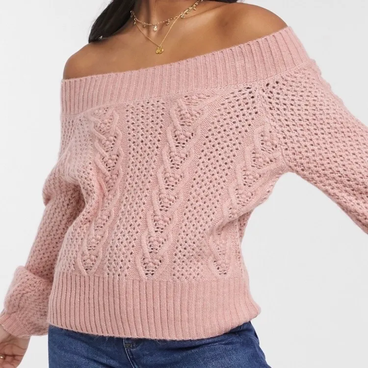 Stickad off-shoulder tröja som är slutsåld på asos. Aldrig använd!. Stickat.