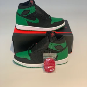 Jordan 1 high pine green - Helt nya jordans (aldrig använda) storlek: 42,5