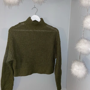 Stickad polotröja strl XS - Köpt för ca 1 år sedan på H&M. Nypris: 149kr