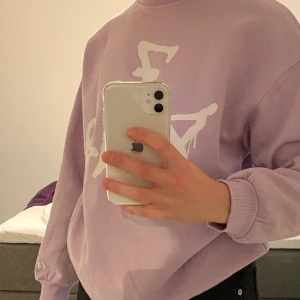 ariana grande merch - 7 rings sweatshirt från hm, najs sweatshirt i bra kvalite 