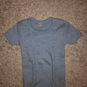 Himmel topp🦋 - Himmels blå topp köpt från second-hand som passar för storlekarna S och XS🦋 Den har aldrig används. Kontakta vid intresse💗