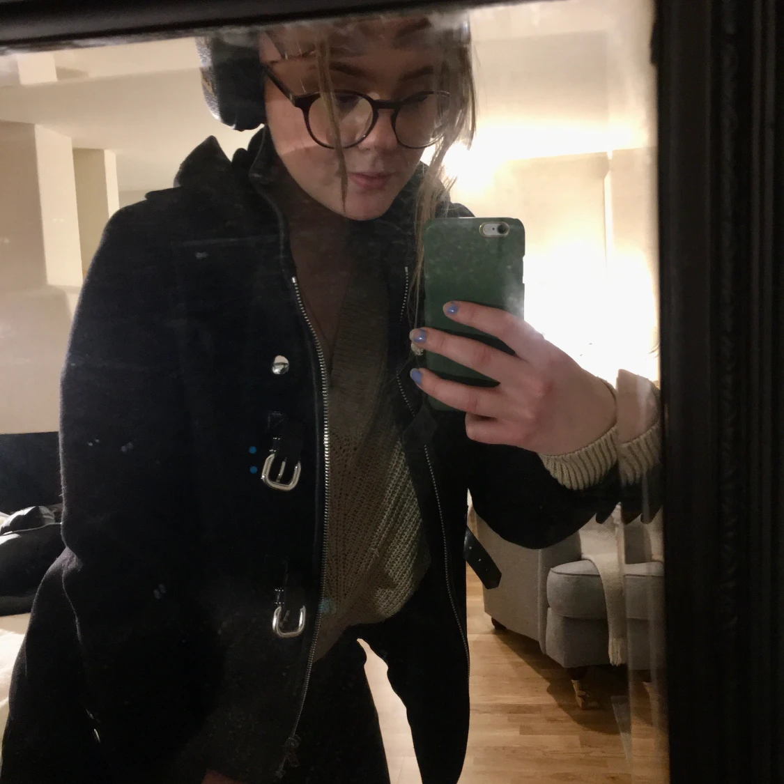 Kort kappa med silverdetaljer - 91