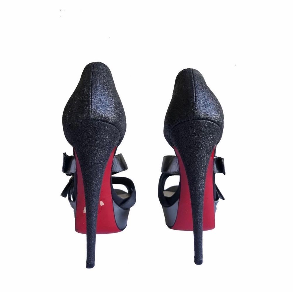 Christian Louboutin Sparkle Pumps with grey patent leather details. Never worn. Size is 36 International Shipping FREE. Skor.