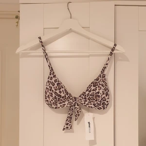 Bikini Gina Tricot - Bikini topp från Gina Tricot, aldrig använd. Ordinarie pris: 199 kr Storlek: XS Frakt: 63 kr