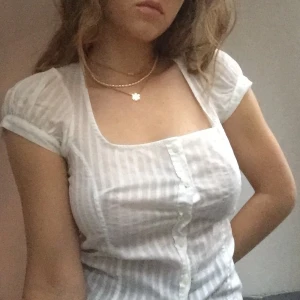 Top - Världen finaste top som är för liten för mig i bysten. från tiger of sweden i strlk S. Jag har byst i 70D, men den är alltså för liten, å skulle passa ngn under detta! 