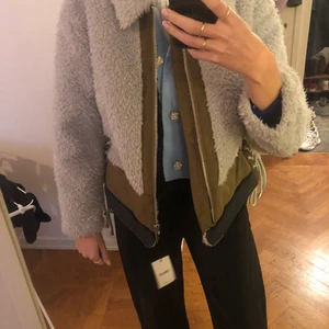 Jacka från Cédelar - Helt ny oanvänd jacka från franska märket cedelar. Storlek S. Jag är 180 cm lång så jackan var en aning kort i ärmarna för mig. 