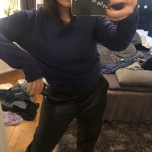 Pullover - Så fin blå pullover, sitter snyggt oversized!