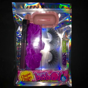 Stor goodiebag - En stor goodiebag med lösögonfransar, scrunchie, showergel, chumpa chumps tuggummi, nyx lipcream och även glitter💖 99kr plus frakt💖 en perfekt present för i år😁