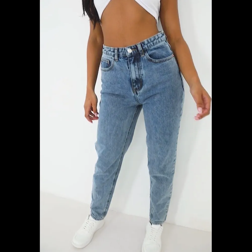 Säljer dessa trendiga byxor från PLT!😍 skit fina, säljer pga. Att jag köpte två storlekar för att se vilken som skulle passa. Helt nya! Bara provat 1 gång. Buda i kommentarerna💓. Jeans & Byxor.
