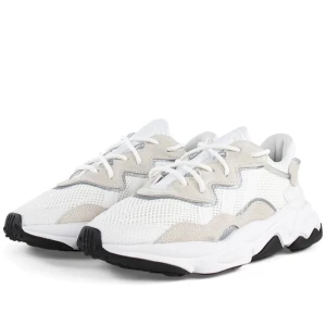 Adidas Ozweego skor  - Helt nya med lappar kvar, endast testade. Säljer pga för små. Bilden är lånad men kan skicka fler bilder vid intresse. Buda!!