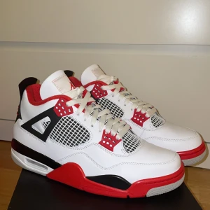 Jordan 4 ”fire red” - Helt nya, kvitto finns. Väldigt populär sko.