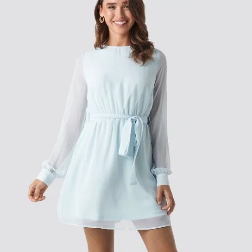 Säljer denna superfina ljusblå klänning från NAKD, den är endast testad, då den tyvärr var för stor för mig. Frakt ingår i priset 💙. Klänningar.