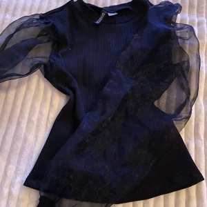 Hm top  - Så fin top med mecharmar från H&M! 