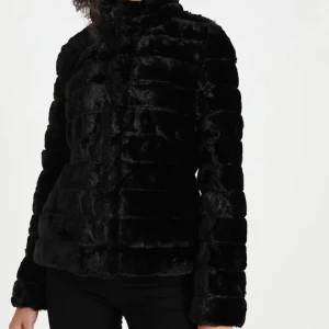 Ny jacka - Fusk päls