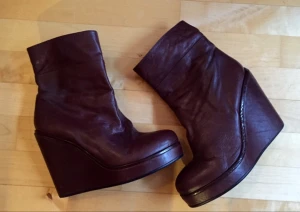  - Brunröda boots från Rodebjer. Aldrig använda, endast provade. Köpare betalar eventuell frakt. Jag har swish.