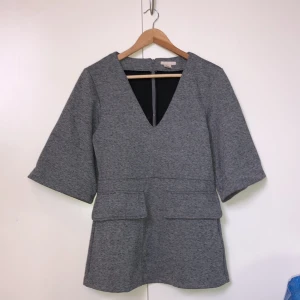  - Blus från HM , utsvängda byxor finns till!