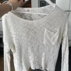  - Fin vit stickad hollister tröja i storlek S, 30 kr i frakt 💕