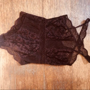  - Vinröd body från h&m  Aldrig använd