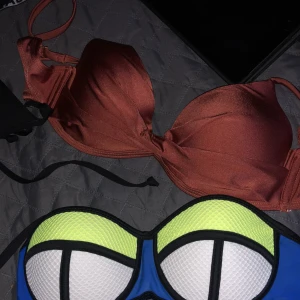  - 100kr st för överdelen, kan diskuteras  Är du intresserad kontakta mig eftersom att underdelarna finns också 😋💗