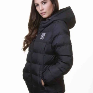  - Svart vinterjacka från vinston polo, strl S,endast använd en vinter, pris kan diskuteras, frakt tillkommer, pris 500kr köpt för 1500