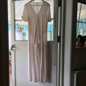  - Tunika / klänning. Kan mötas upp i kungsbacka eller posta, köparen står för frakten. 