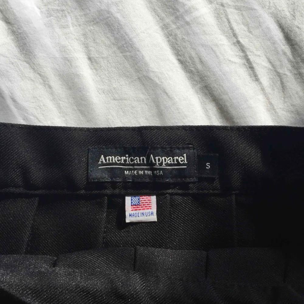 kjol från american apparel <3 jättefin och i bra skick <3 ord.pris: 48 dollar . Kjolar.